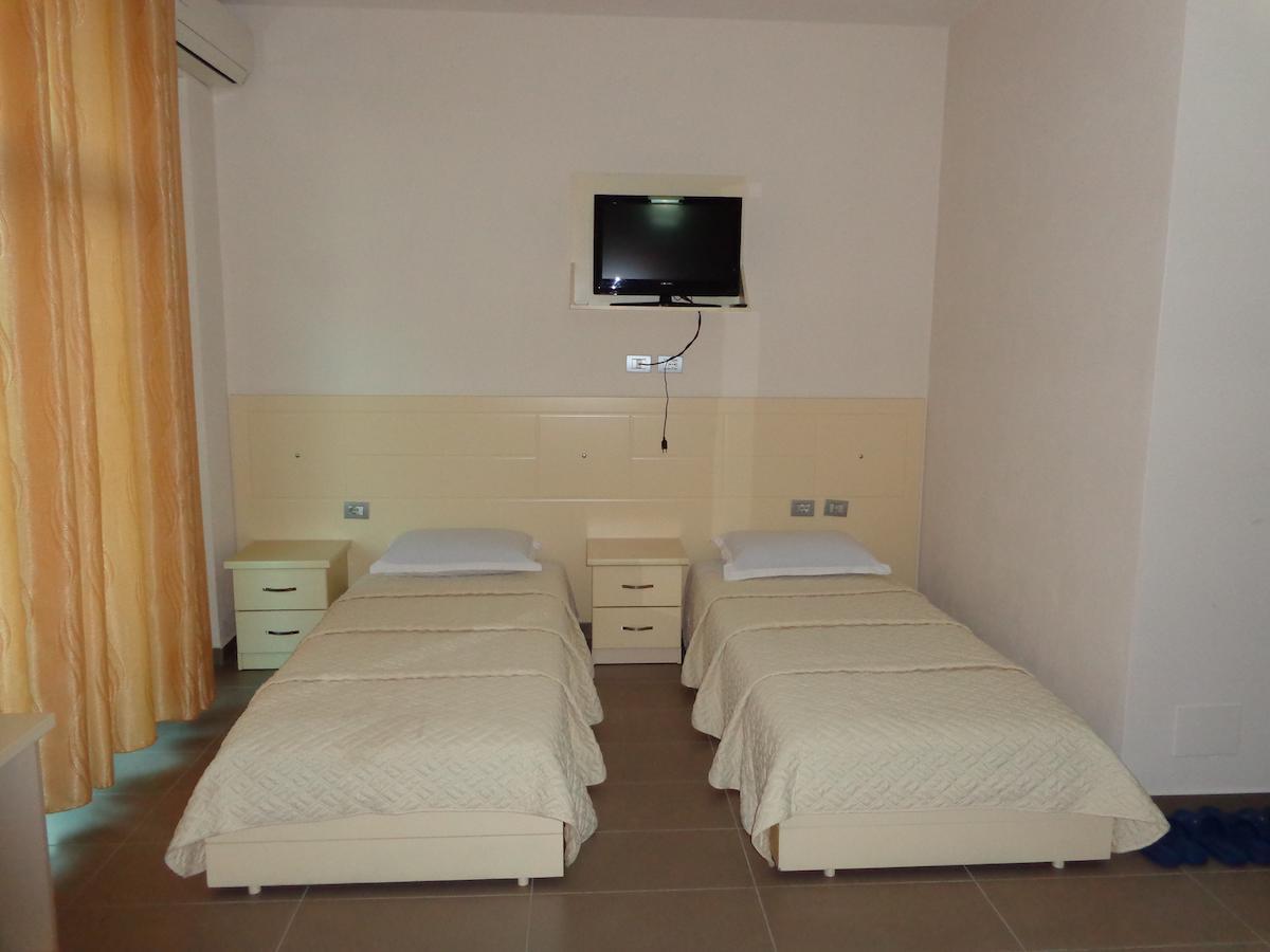 Hotel Piazza Peshkopi Zimmer foto